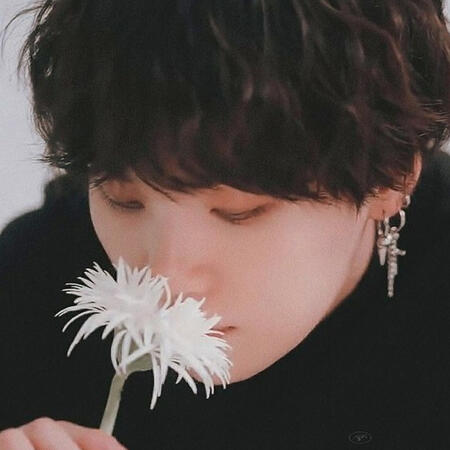 Profil picture for Spotify playlist. Yoongi smelling a white flower